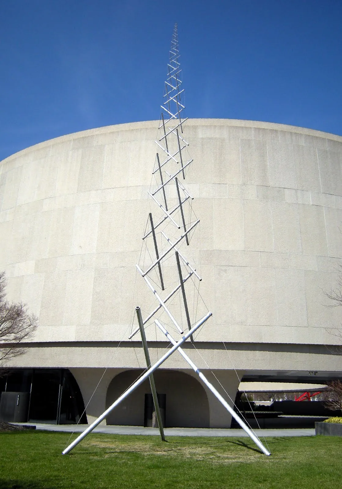 Kenneth Snelson's Needle Tower, view from below showing six-pointed star pattern